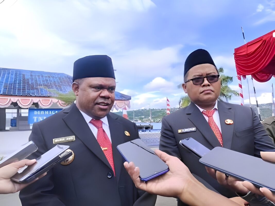 Hermus Indou saat ziarah TMP Trikora peringati HUT ke-80 RI