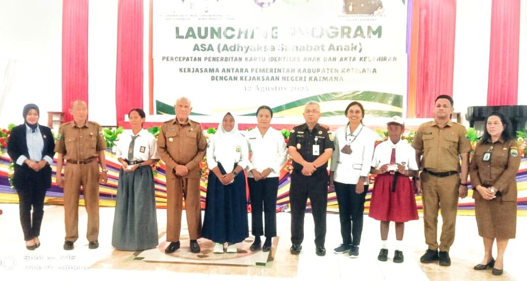 Bupati Kaimana Bupati Kaimana, Hasan Achmad, meluncurkan Program ASA dan percepatan penerbitan KIA serta Akta Kelahiran.