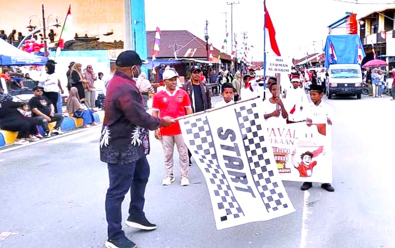 Wakil Bupati Kaimana Membuka Festival Karnaval HUT RI ke-80