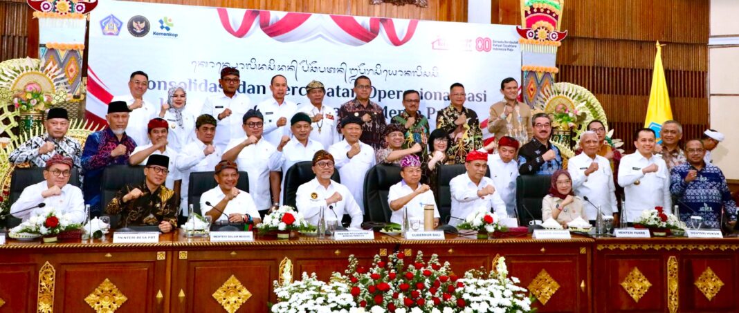 Rapat Konsolidasi Satgas Kopdeskel Merah Putih Nasional di Bali Mendagri Tito Karnavian pimpin rapat percepatan pembentukan Satgas Kopdeskel Merah Putih di Bali
