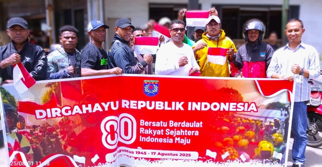 Semarak HUT RI ke-80 Ojek Binus dan Polda Papua Barat Bagikan Bendera Merah Putih