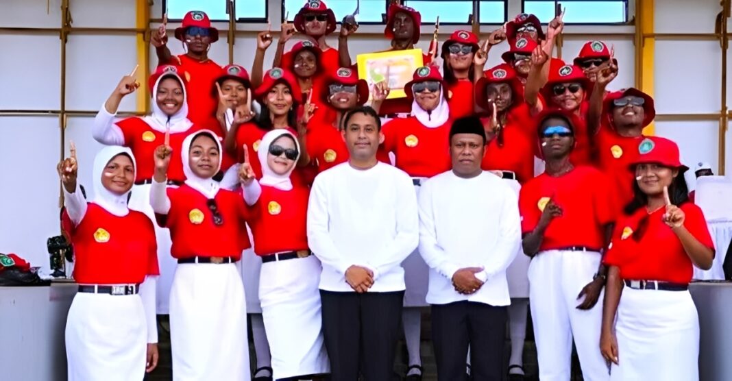 Tim SMA Negeri 1 Teluk Bintuni dengan kostum merah putih