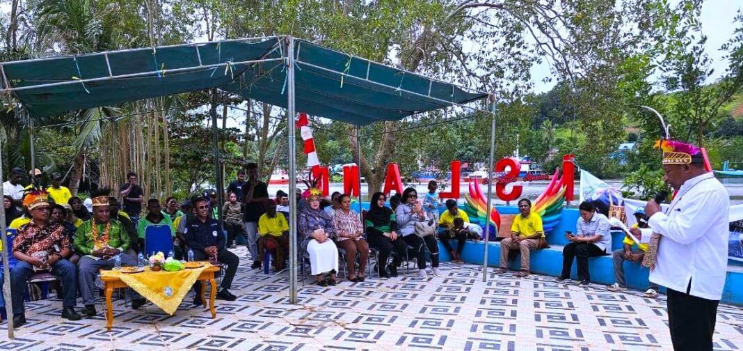 Wabup Teluk Bintuni Resmikan Briket Mangrove