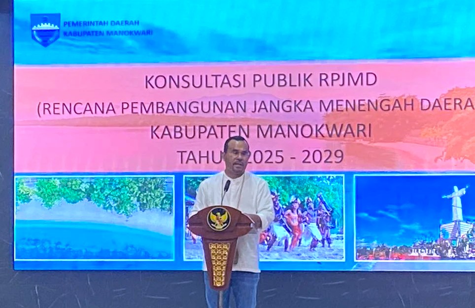 rpjmd-manokwari-2025-2029-konsultasi-publik Plt Sekda Manokwari Yan Ayomi Membacakan Sambutan Bupati