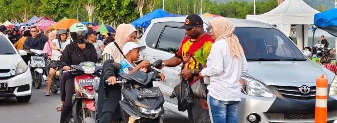 berbagi takjil wabup kaimana1