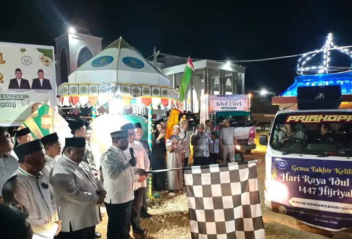 bupati manokwari dan sekda papua barat lepas pawai takbir1