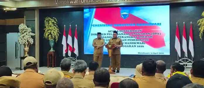 bupati hermus fokus tuntaskan bandara1