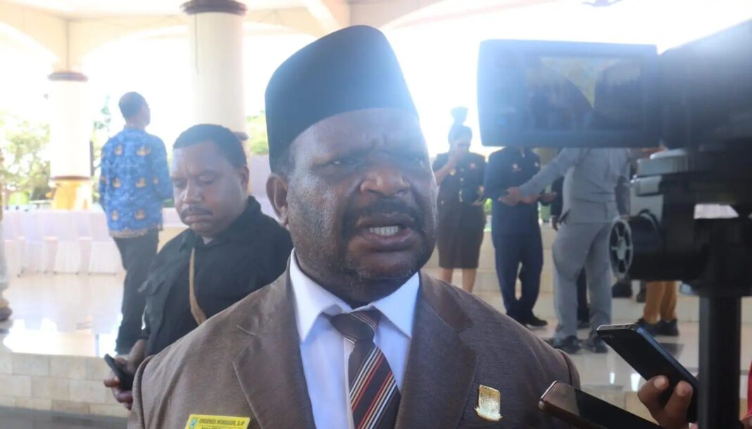 ketua dprd papua barat soroti 4 kabupaten1