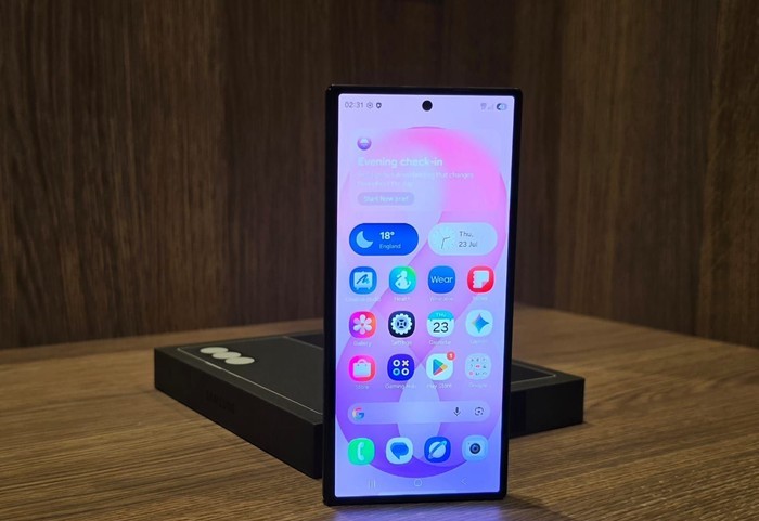 hands on galaxy z fold1
